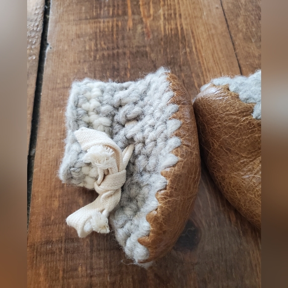 Wool Baby Booties - Picture 4 of 4